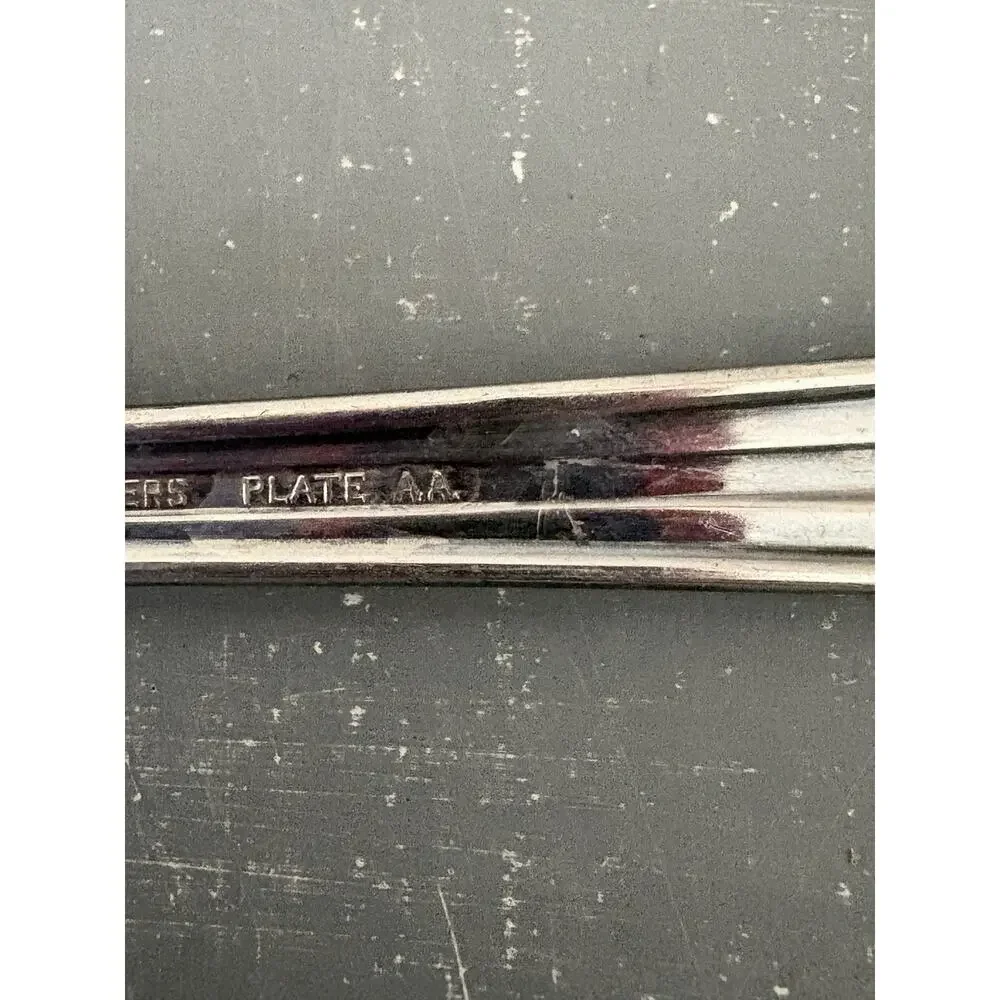 Vintage Wallace Brothers Roseanne Silverplate Flat Butter Knife Art Deco 1938